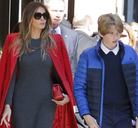 Melania Trump: Η Πρώτη Κυρία των ΗΠΑ με στενό φόρεμα & κομψό παλτό για φαγητό με τον γιο της