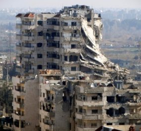 "Θαύμα" μέσα από τα ερείπια του πολέμου - Δείτε τη δραματική διάσωση ενός αγοριού στο Χαλέπι (βίντεο)