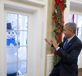 Η Χριστουγεννιάτικη φάρσα των υπαλλήλων του Λευκού Οίκου στον Ομπάμα - Τρόμαξε ο πλανητάρχης 