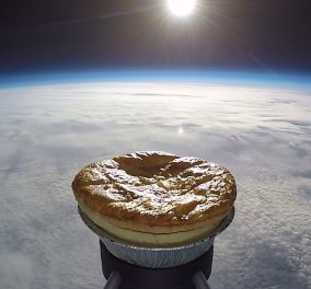 Το πιο τρελό ταξίδι ever! Αυτή η τραγανή πίτα ταξίδεψε κυριολεκτικά μέχρι το διάστημα - Δείτε το απίστευτο βίντεο! 