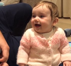 Βίντεο: Μπέμπα ξεσπά σε γέλια κάθε φορά που ο μπαμπάς της λέει μια συγκεκριμένη φράση