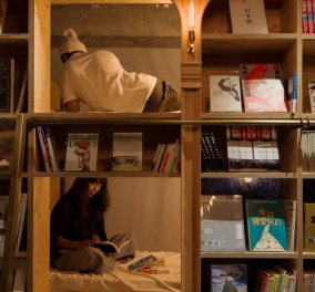 Το τρελό της ημέρας: Στην Ιαπωνία μπορείτε να κοιμηθείτε σε κρεβάτι - ράφι ανάμεσα σε βιβλία