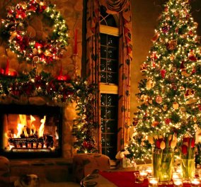 Μαγικές διακοσμήσεις για παραμυθένια Χριστούγεννα πλάι στο τζάκι: Κόκκινο, χρυσό & πράσινο τα χρώματα της γιορτής