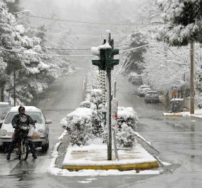 Σε λευκό κλοιό η χώρα: Χιόνια μέχρι και στην Αθήνα - Σαρώνει η κακοκαιρία