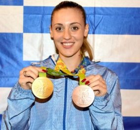 Άννα Κορακάκη: Η ''χρυσή'' Ολυμπιονίκης στόλισε χριστουγεννιάτικο δέντρο... με τα μετάλλια της - Φωτό