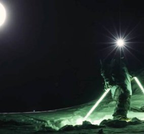 Βίντεο: Νυχτερινός χορός πάνω στο παγωμένο χιόνι - Δείτε την εκπληκτική κατάβαση ενός απίθανου σκιέρ τη νύχτα