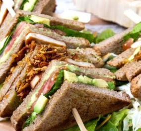 Heatlhy τώρα: Vegetarian κλαμπ σάντουιτς από τον Άκη Πετρετζίκη 