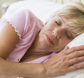 Τα οφέλη του μεσημεριανού ύπνου: Μια ώρα μπορεί να φρεσκάρει το μυαλό των ηλικιωμένων έως και 5 χρόνια!