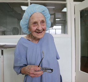 Top woman η Ρωσίδα 89 ετών Χειρουργός: Κάνει 4 χειρουργεία την ημέρα και συνεχίζει - Φώτο  
