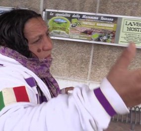 Ανεκδιήγητοι Ιταλοί πέταξαν γυναίκες Ρομά σε κάδο απορριμμάτων που ούρλιαζαν & της τράβηξαν βίντεο