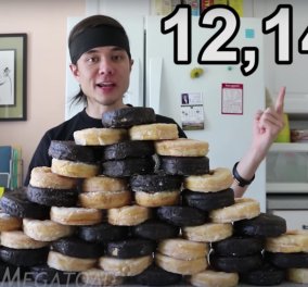 Καταβρόχθισε 50 ντόνατς σε μόλις 10' - Ρεκόρ με 1εκ. views το βίντεο