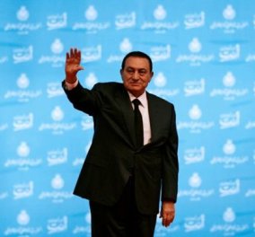 Αποφυλακίστηκε μετά από 6 χρόνια στο νοσοκομείο ο πρώην πρόεδρος της Αιγύπτου Χόσνι Μουμπάρακ 