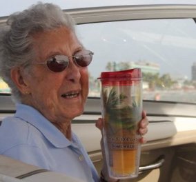 Παγκόσμια συγκίνηση: Πέθανε η 91χρονη καρκινοπαθής γιαγιά που προτίμησε να ταξιδεύει παρά να κάνει χημειοθεραπείες