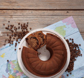 Κέικ από τη Λιθουανία με καφέ, καρύδια και σταφίδες από τον Στέλιο Παρλιάρο