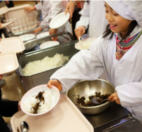 Όταν δείτε πώς τρώνε & σερβίρονται μόνα τους τα 8χρονα Γιαπωνεζάκια θα διδαχτείτε πολλά