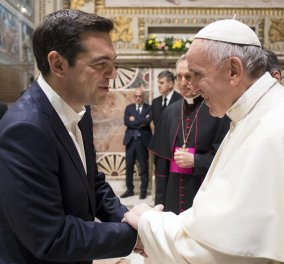 Φωτό Πάπα Φραγκίσκος στον Τσίπρα : Σας ευχαριστώ Αλέξη που βοηθάτε τους φτωχούς 