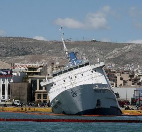 Φώτο: Η Παναγιά μαζί του..: Αναχώρησε το ημιβυθισμένο "Παναγία Τήνου" από το λιμάνι του Πειραιά γιά τα .. παλιοσίδερα  