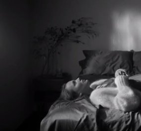 Το feel good βίντεο της ημέρας: Η Νάταλι Πόρτμαν έγκυος  7 μηνών στο πιο ατμοσφαιρικό ασπρόμαυρο βίντεο κλιπ   