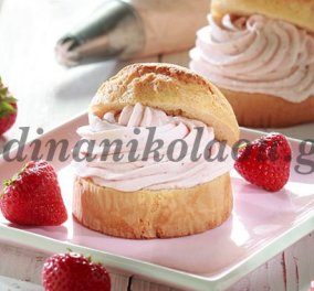 Απίθανο κέικ γεμιστό με ελαφριά κρέμα φράουλας από τη Ντίνα Νικολάου