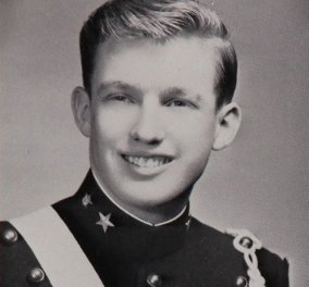 Φωτογραφίες πρώτη φορά στη δημοσιότητα: Ο κούκλος Ντόναλντ Τραμπ στην εφηβεία και στο στρατό