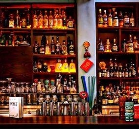  Αυτά είναι τα 33 καλύτερα bars της Ελλάδας: Βραβεύτηκαν και σερβίρουν...