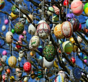 Πως γιορτάζουν το Πάσχα στον κόσμο: 9+1 παράξενα έθιμα