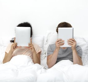 Έρευνα της Durex: Στις διακοπές αντί για σεξ τα ζευγάρια επιδίδονται σε ατελείωτα σερφαρίσματα στο κινητό!