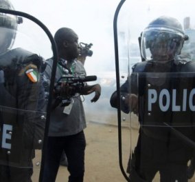 Συνέβη στην Αφρική: Αστυνομικοί τράβηξαν πολυβόλο & σκότωσαν 5 νεκροθάφτες