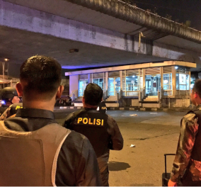 Έκτακτο: Διπλή έκρηξη με νεκρούς σε σταθμό λεωφορείων στην Τζακάρτα