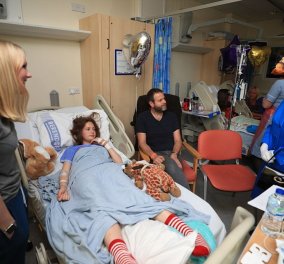 Η βασίλισσα Ελισάβετ στο πλευρό των τραυματισμένων παιδιών στο νοσοκομείο -Φώτο