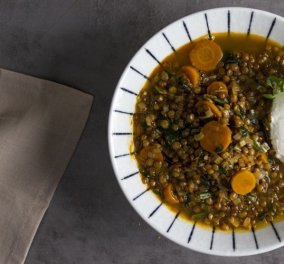 Μοναδική συνταγή - Φακές με κάρυ και λαχανικά του Άκη Πετρετζίκη