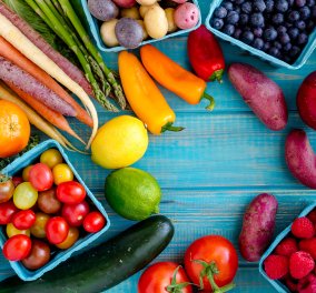 Αυτά είναι τα 12 πιο «βρώμικα» φρούτα και λαχανικά