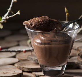 Ο Στέλιος Παρλιάρος μας φτιάχνει τέλεια σοκολατένια κρέμα με τζίντζερ - Θα τη λατρέψουν όλοι!