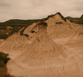 Οι παράξενοι εντυπωσιακοί πυραμιδοειδείς κομόλιθοι της Κρήτης (Βίντεο) 