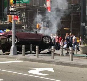 Βίντεο: Η στιγμή που το αυτοκίνητο πέφτει πάνω στο πλήθος στην Times Square- Μια νεκρή & 22 τραυματίες
