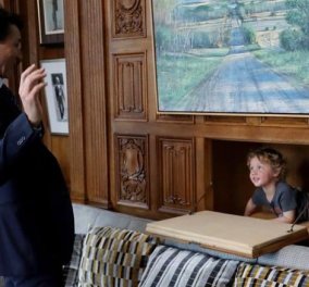 Το πιο γλυκό φωτορεπορτάζ της ημέρας: Ο Τζάστιν Τριντό με τον 3χρονο γιο του μέσα στο Πρωθυπουργικό γραφείο -παιδικό σταθμό