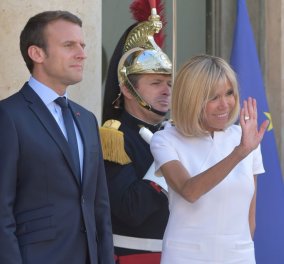 Μπριτζίτ Μακρόν: Η πιο σικ πρώτη κυρία της Γαλλίας ακόμη και με το πιο απλό λευκό φουστάνι
