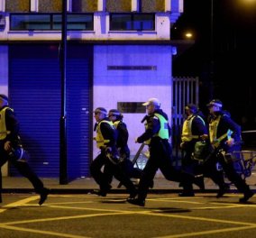 Βίντεο - ντοκούμεντο: Η στιγμή που οι αστυνομικοί σκοτώνουν τους μακελάρηδες του Λονδίνου