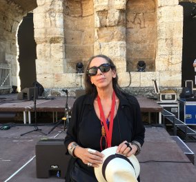 TopWoman η Καίτη Βαβαλέα: Κρατά τα κλειδιά του Ηρωδείου & ξετυλίγει αναμνήσεις 30 ετών στο μεγαλοπρεπές θέατρο