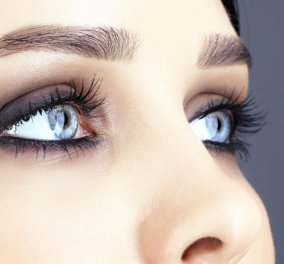 Μακιγιάζ για γαλάζια μάτια: 30+1 προτάσεις για τις γυναίκες που έχουν τη θάλασσα στο βλέμμα τους!