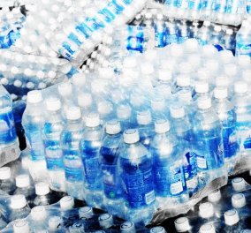 Ένα εκατομμύριο πλαστικά μπουκάλια πωλούνται κάθε λεπτό στη Γη - Το 2021 θα αυξηθούν κατά 20% 