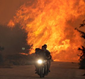 Συγκλονιστική φωτογραφία από τη φωτιά στον Κάλαμο  