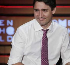 Ο Καναδάς «πουλάει» τον γόη πρωθυπουργό του σε T-shirt με άψογους κοιλιακούς