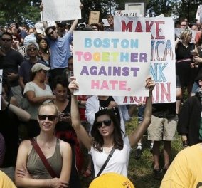 Χιλιάδες διαδηλωτές κατά του ρατσισμού στους δρόμους της Βοστόνης - Το μήνυμα του Ντόναλντ Τραμπ