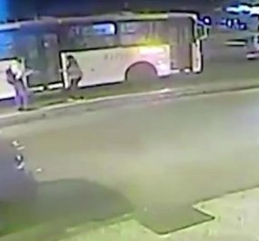 Βίντεο που εξοργίζει: 25χρονος Βραζιλιανός σπρώχνει την έγκυο σύντροφό του στις ρόδες λεωφορείου για να αποβάλει 