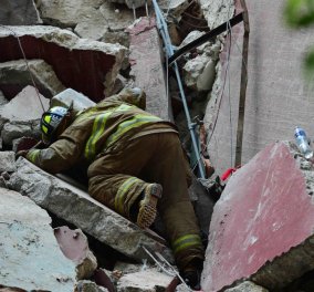 30 συνταρακτικές φωτογραφίες από τον σεισμό στο Μεξικό - 230 νεκροί & σπίτια - χάρτινοι πύργοι που κατέρρευσαν