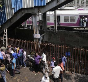 «Βάρβαρος» θάνατος: Τουλάχιστον 22 νεκροί από ποδοπάτημα στο Μετρό του Μουμπάι