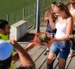 Κρήτη: Πρόταση γάμου έκανε ποδοσφαιριστής στη σύντροφό του πριν τον αγώνα (ΒΙΝΤΕΟ)