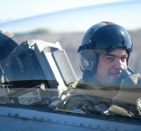 Ο Αλέξης Τσίπρας ντύθηκε πιλότος και πέταξε με F-16 πάνω από το Αιγαίο (ΒΙΝΤΕΟ)