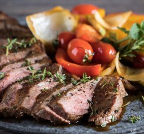 Το top του κρέατος: Μοσχαρίσιο steak με λαχανικά από τον Άκη Πετρετζίκη 